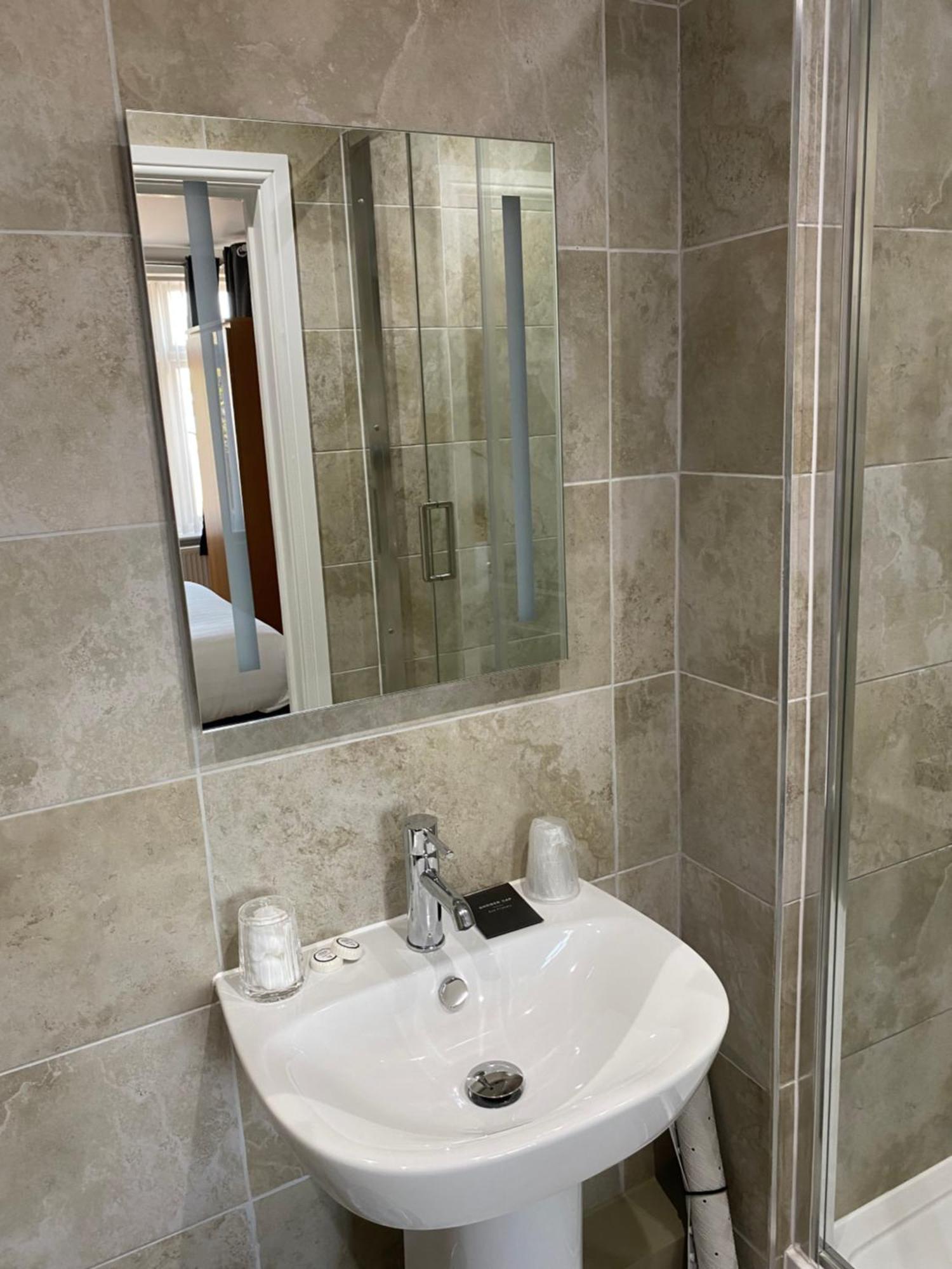 Autumn House Hotel CBG Екстериор снимка